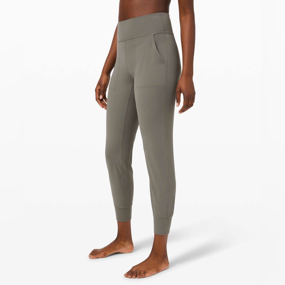Lululemon Align Jogger 28"
Grey Sage Size 6